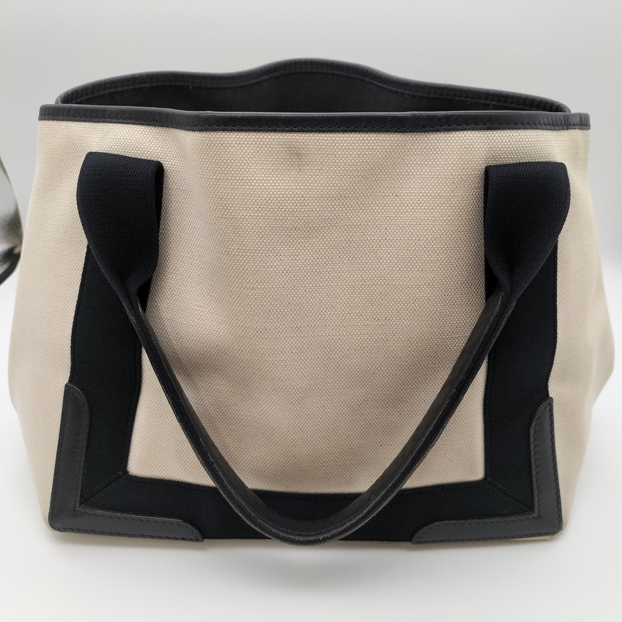 裏面 全体的に汚れ変色