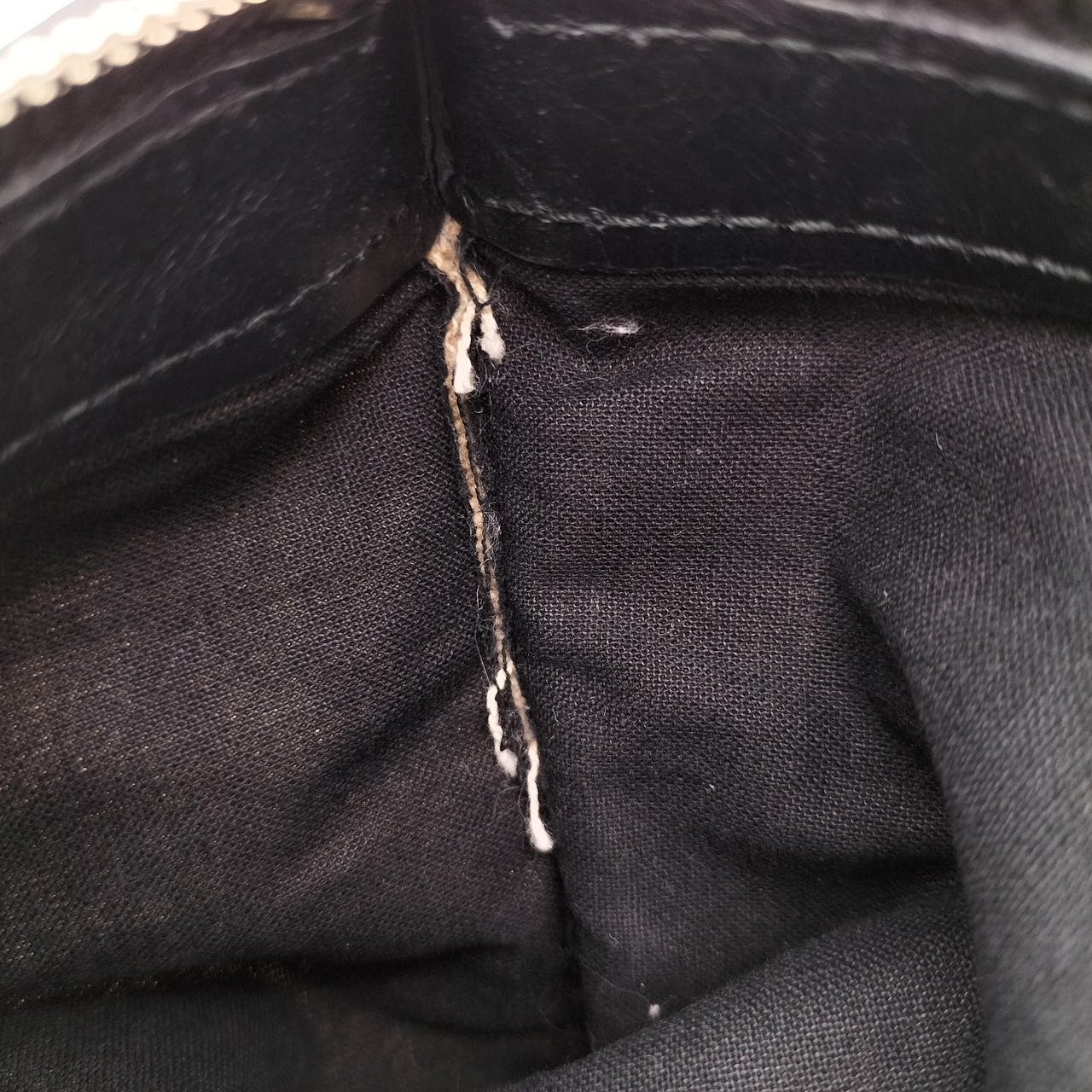 ポシェット内部 糸ほつれ