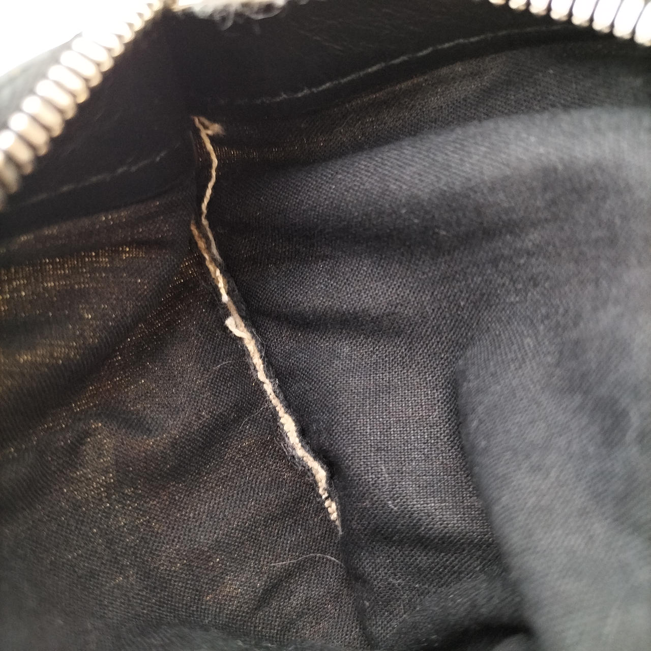 ポシェット内部 糸ほつれ