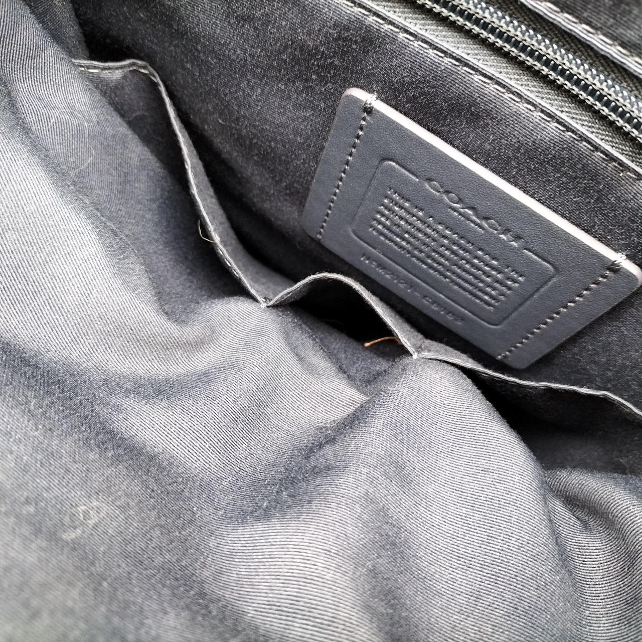 ペン等入れ 真ん中ポケット糸ほつれ