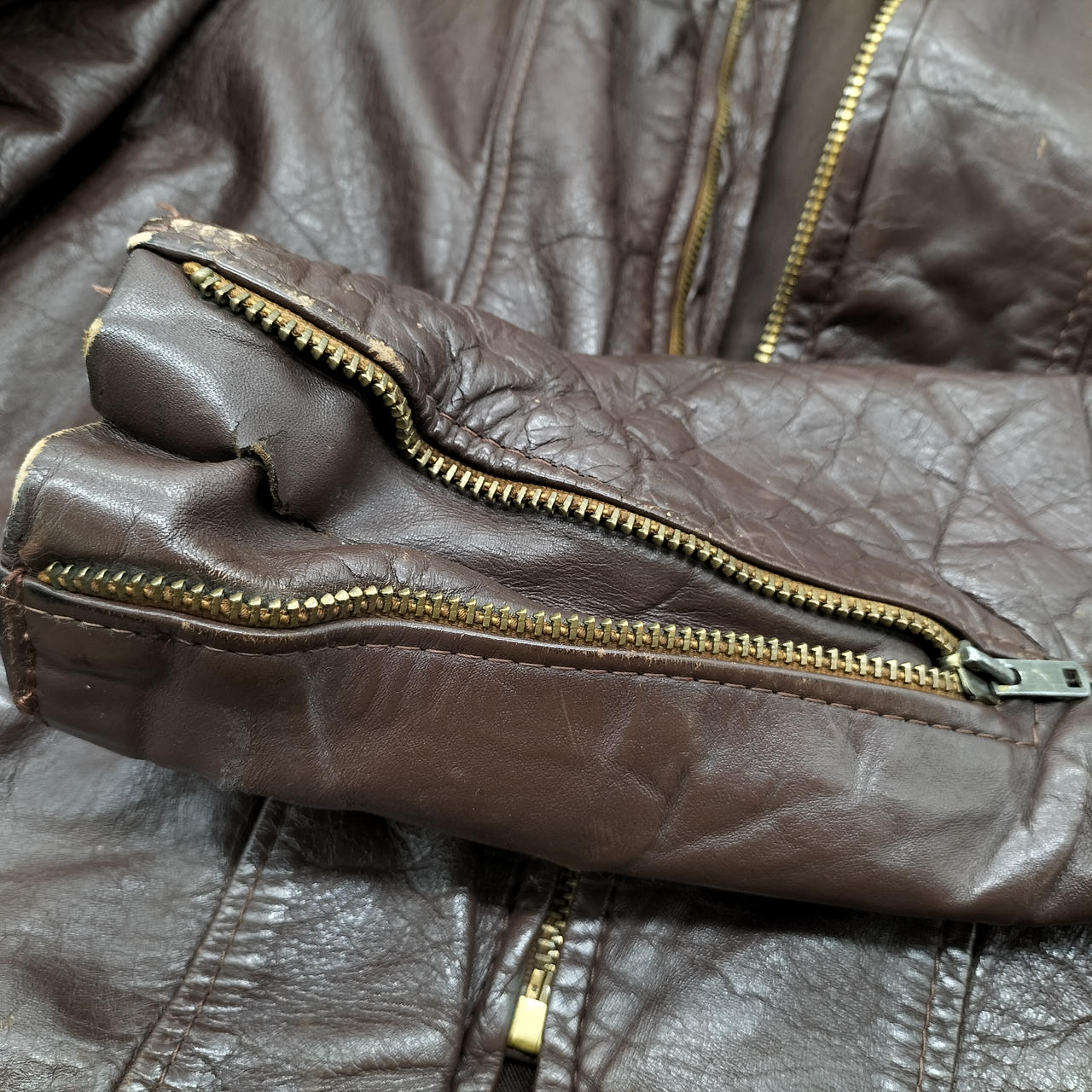 左袖 穴あき、汚れ