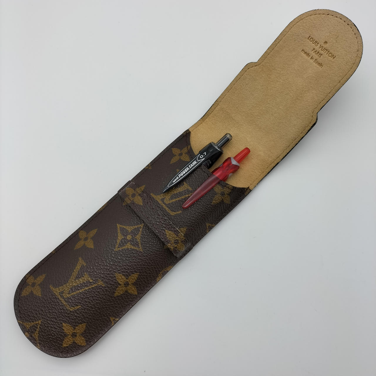 収納イメージ(ペンは付属しません)