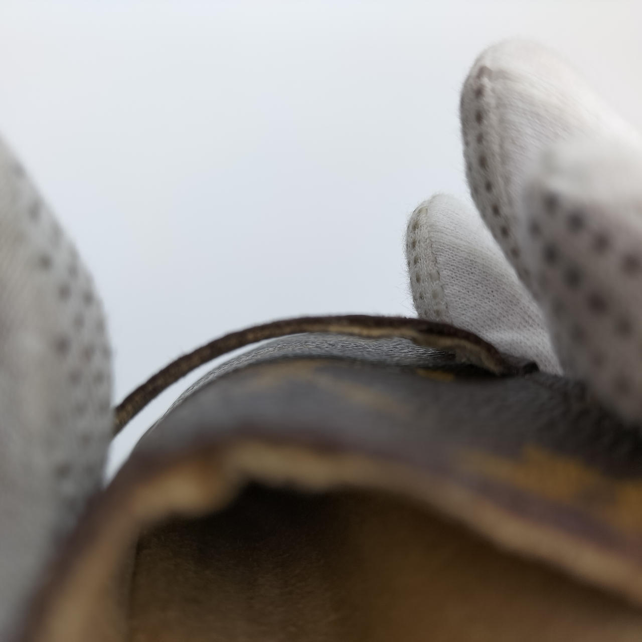 差込口も若干剥がれています