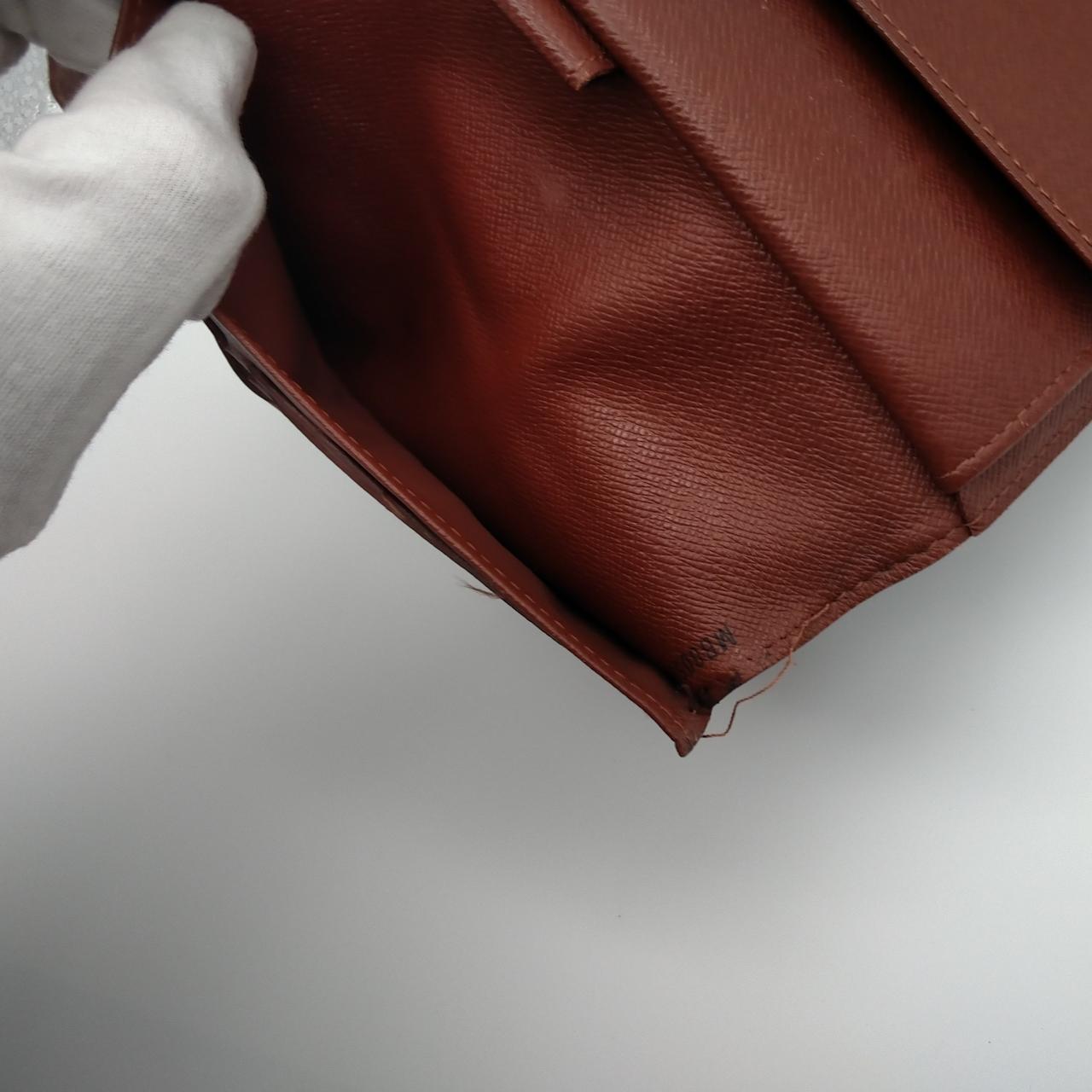 糸ほつれで縫いが取れています