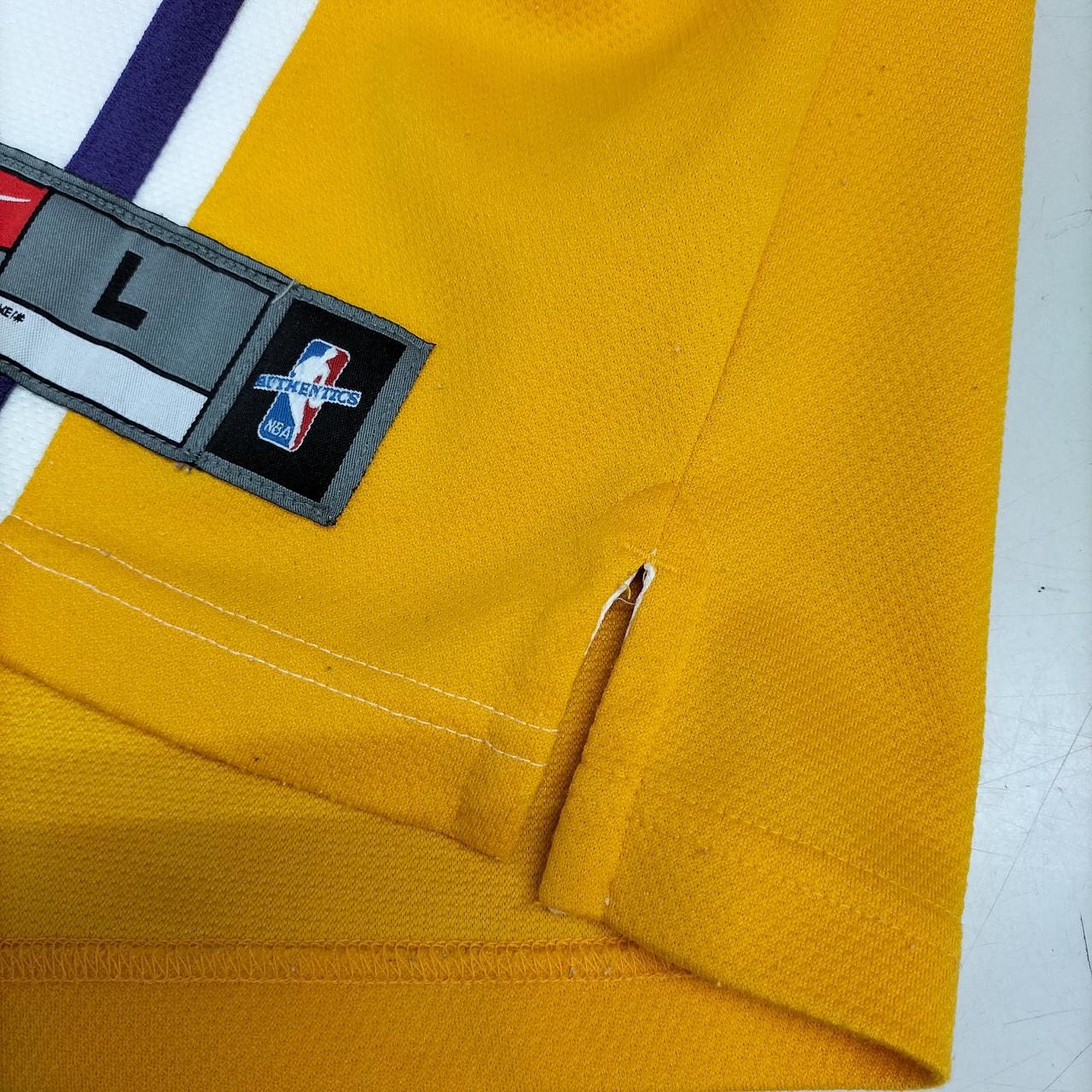 左右にスリットあり