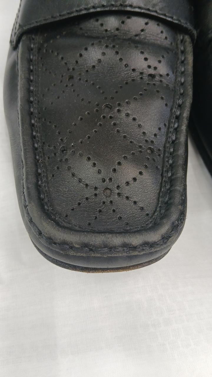 つま先に摩れがあります。