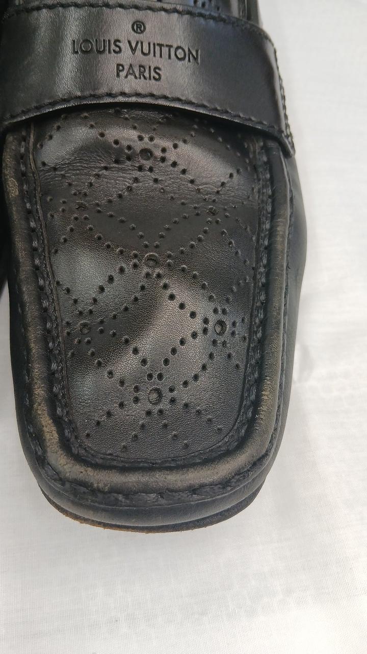 つま先に摩れがあります。