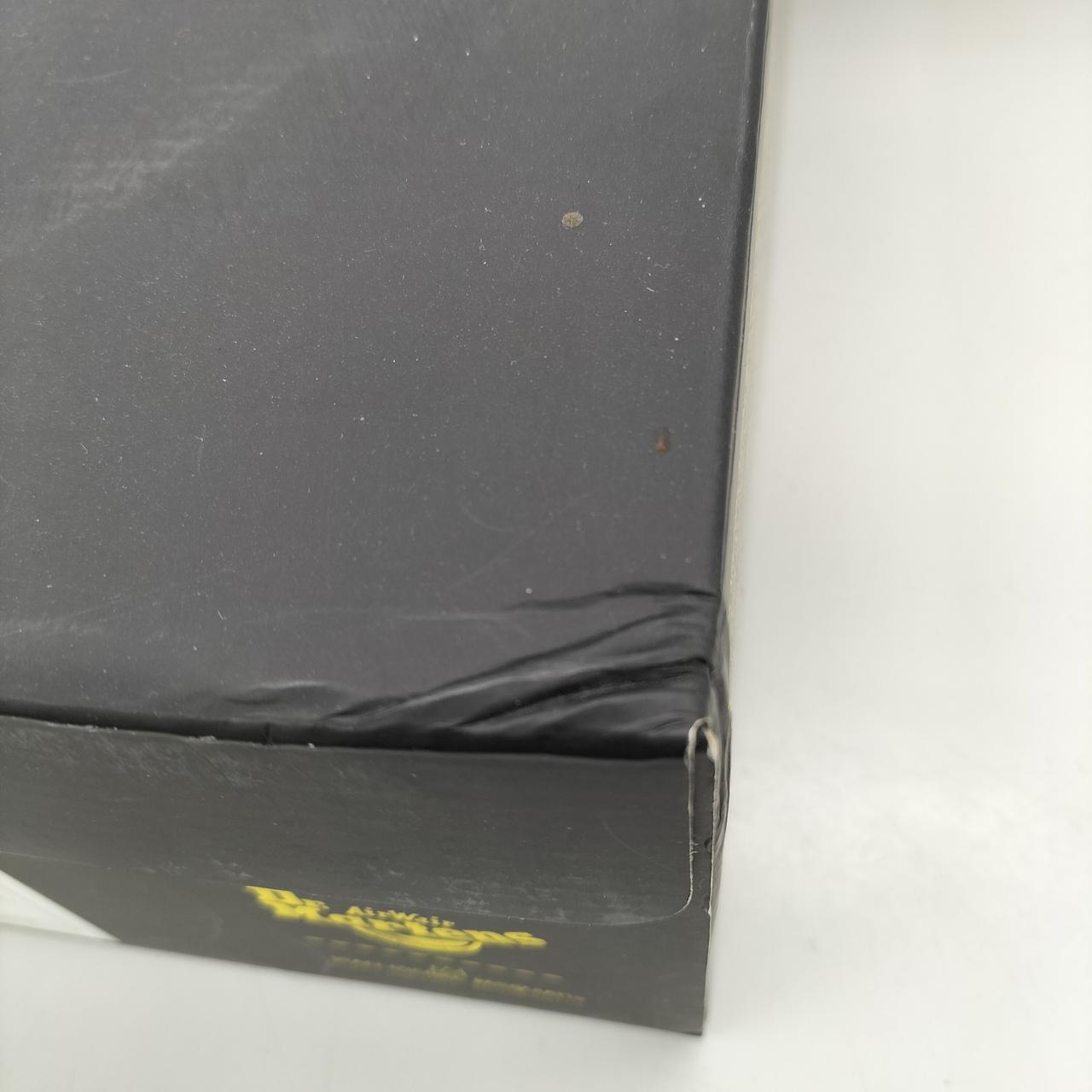 箱にダメージあります。