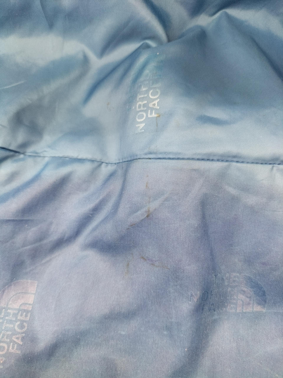 フード内部汚れあります