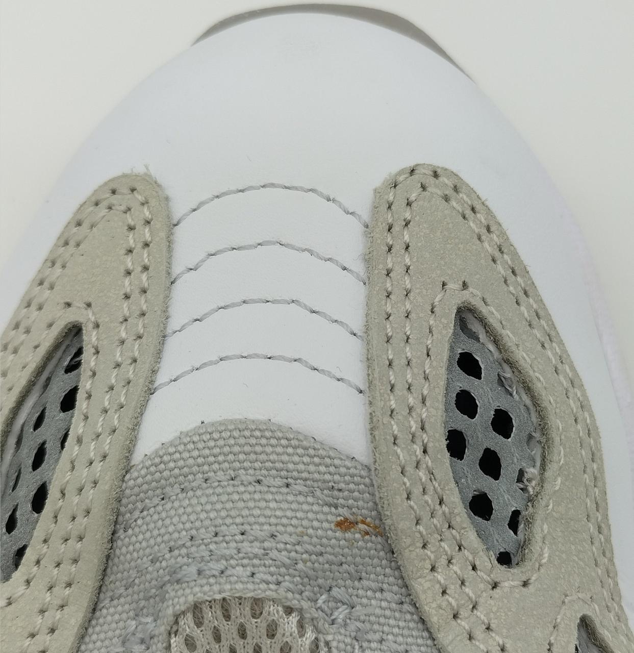 左足　汚れあります。