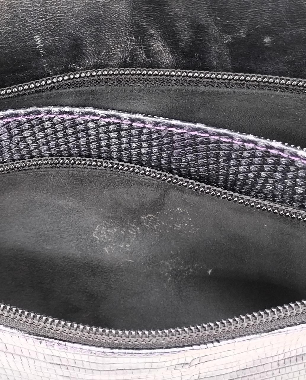 ポケットの中に汚れあります。