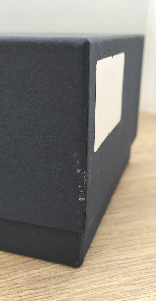 箱にダメージあります。