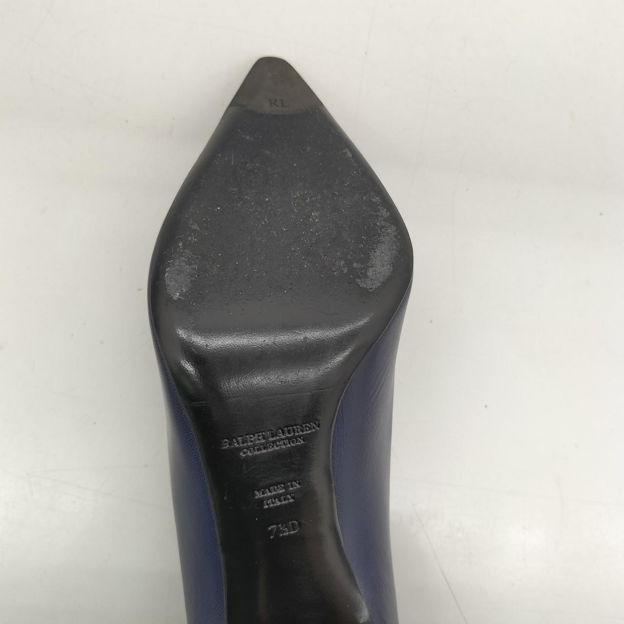 右足:ソールにダメージあり