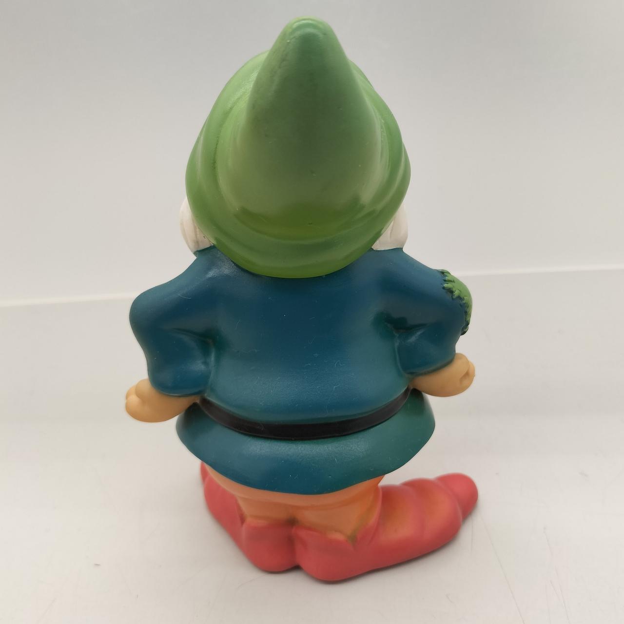 背面が日焼けして退色しています。