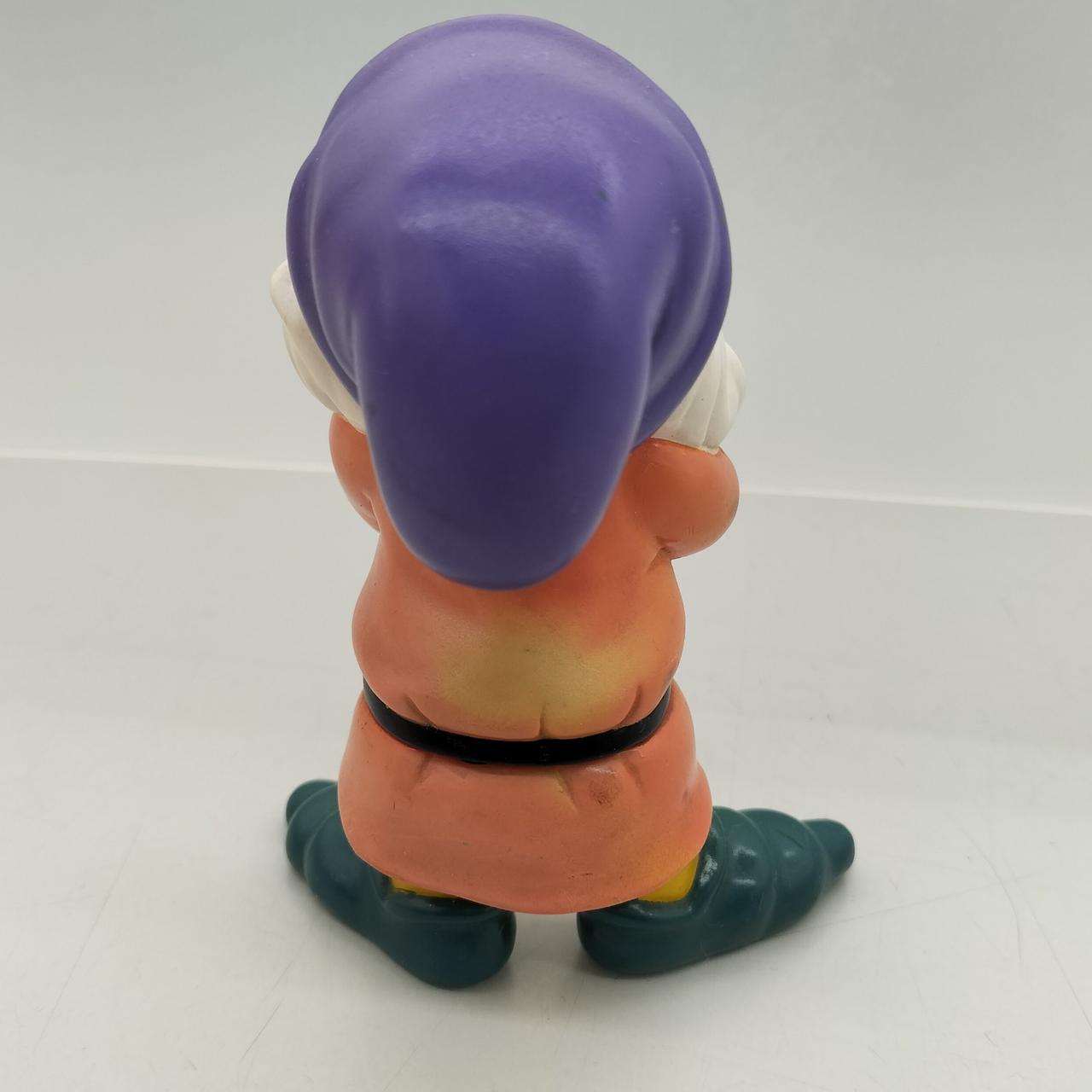 背面に色落ちがあります。