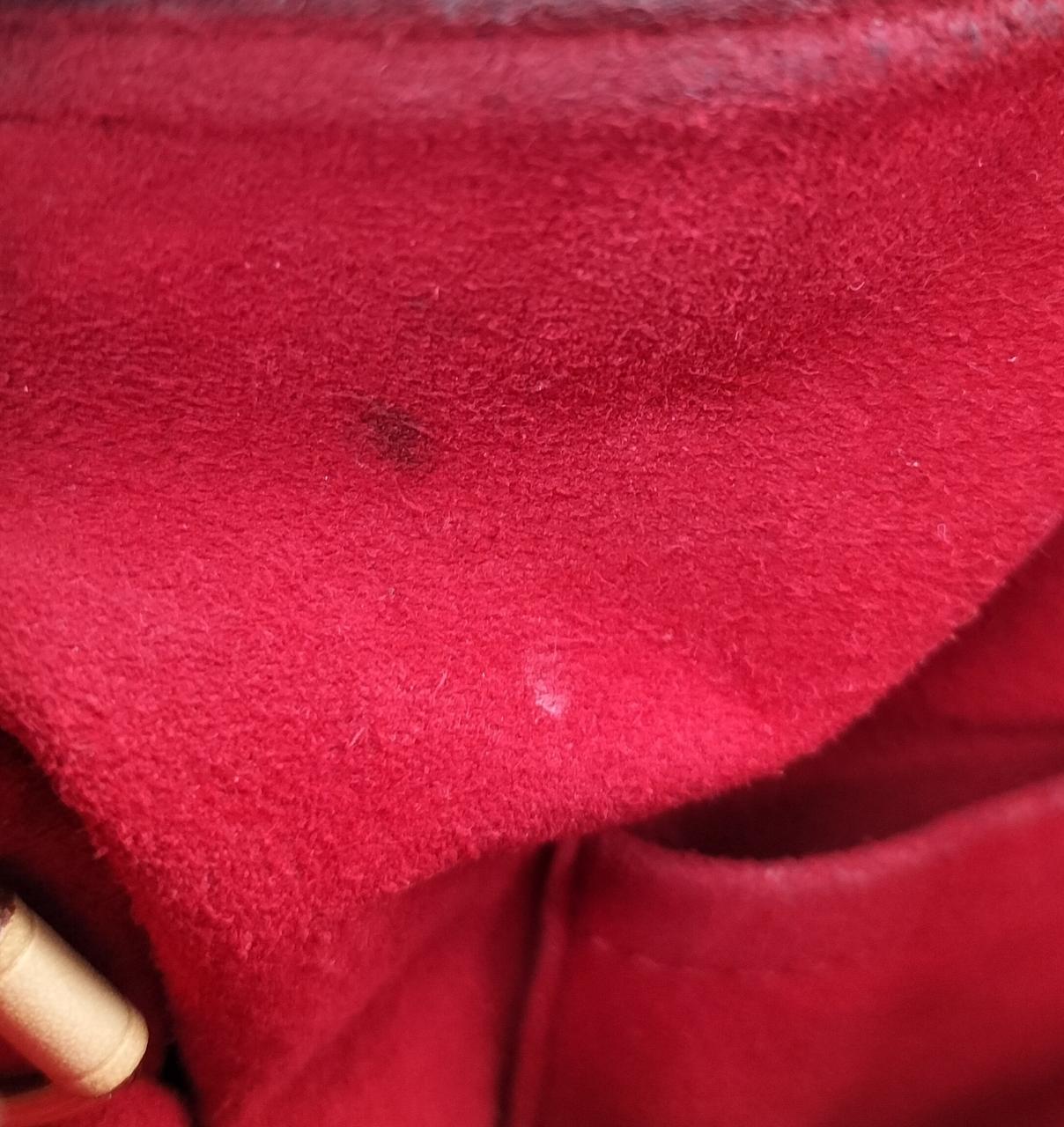 中に汚れあります。