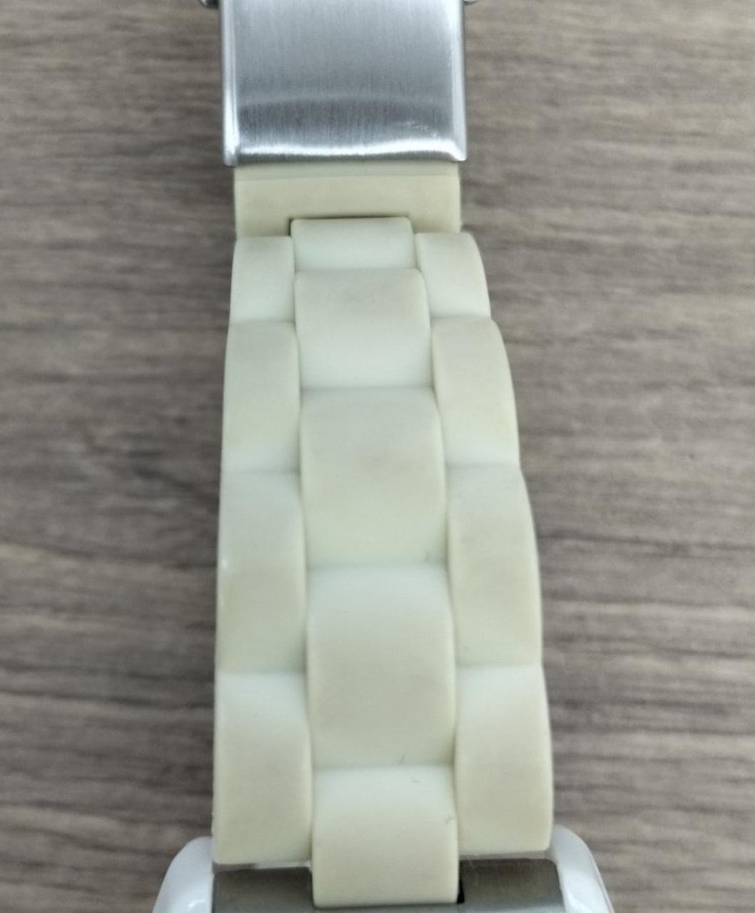 日焼けあります。