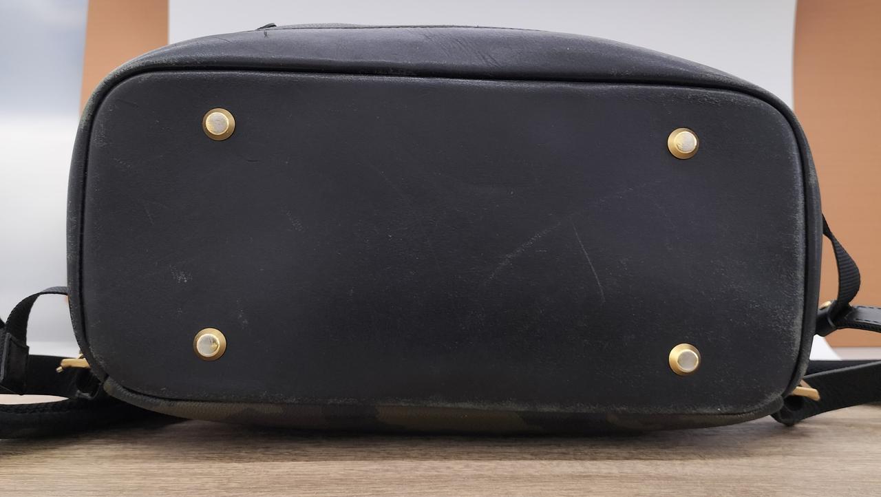 擦れ、キズ有ります。