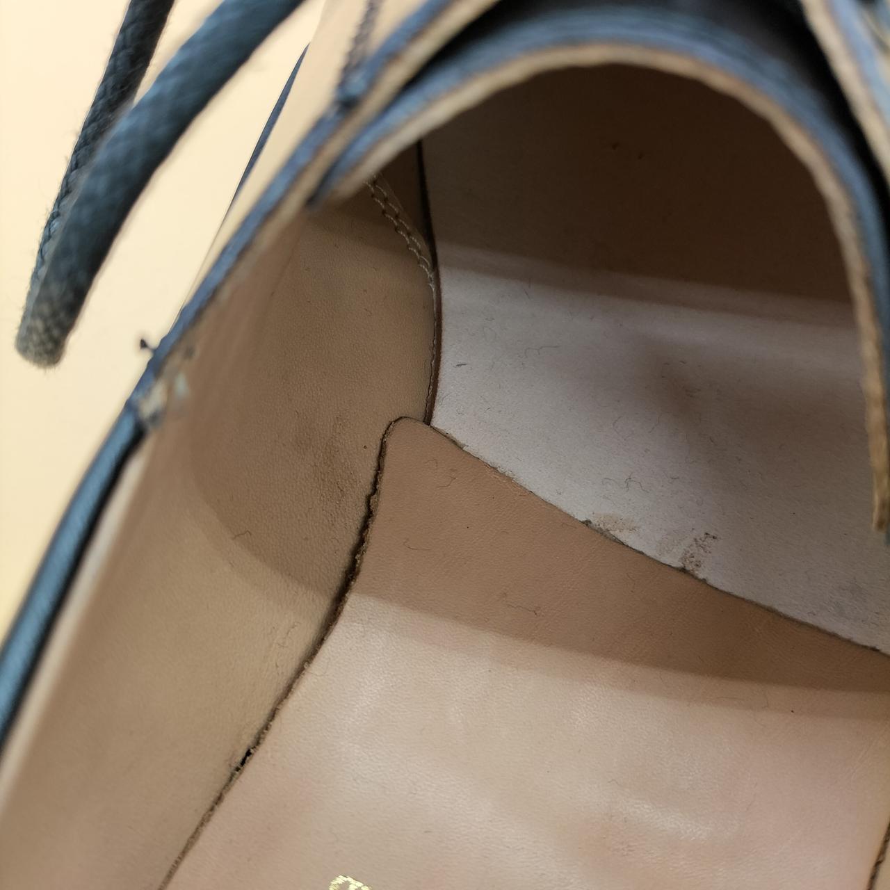 右足　底、脇に汚れ有ります。