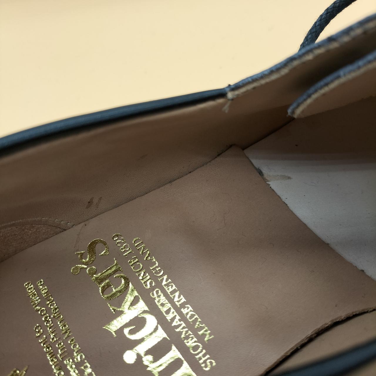 左足　底、脇に汚れ有ります。