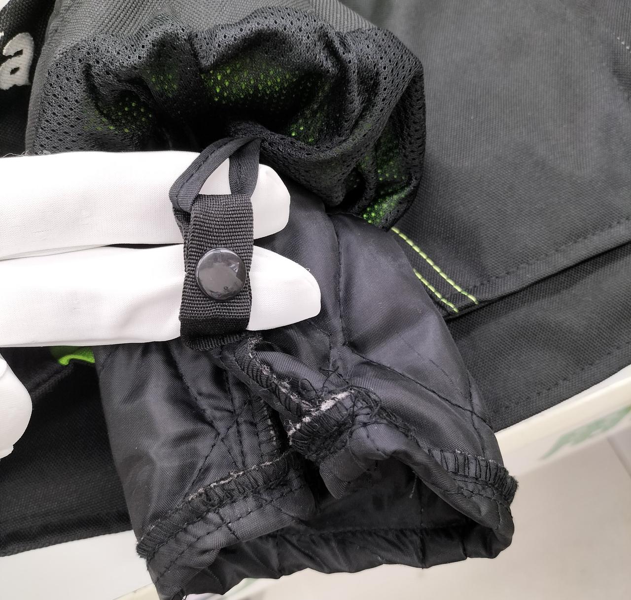 ライナーと袖を固定出来ます。