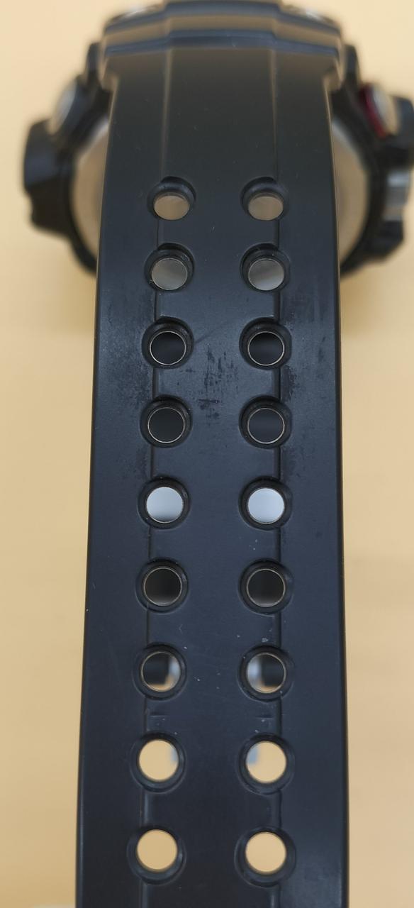 ベルトに擦れ跡有ります。