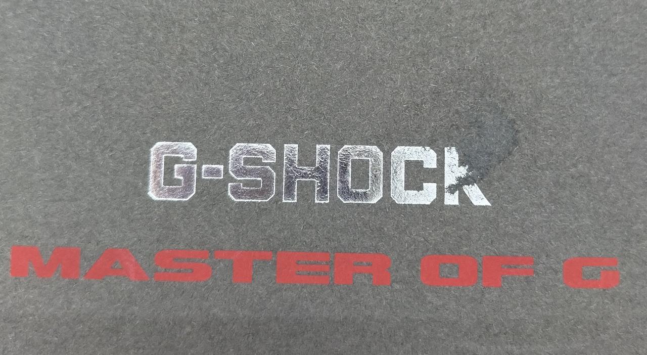 化粧箱の上部にはがれ跡有ります。