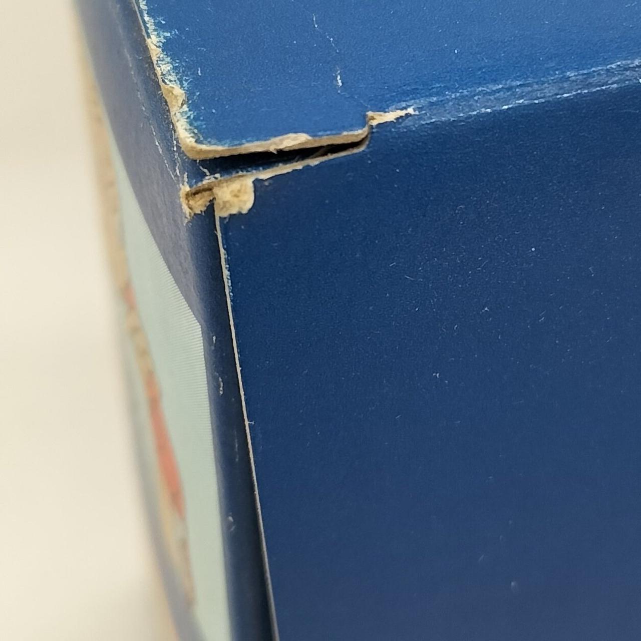 破損している箇所があります。