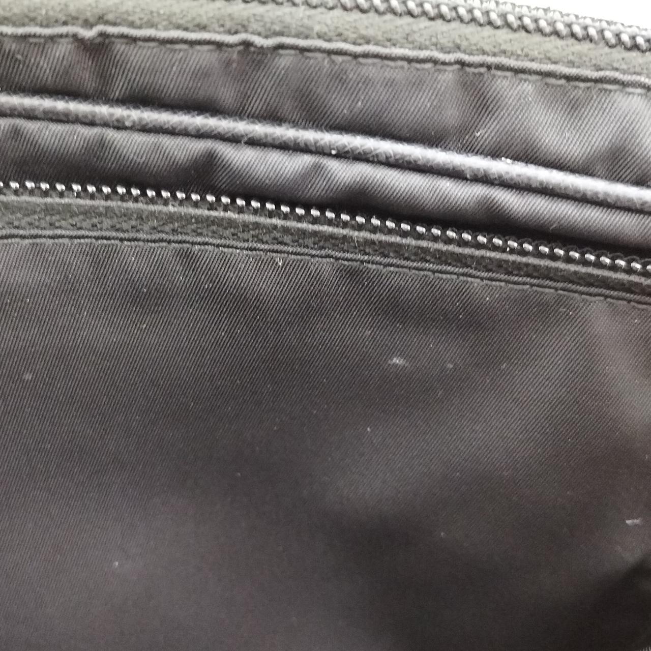 カバンの内側に汚れが有ります。