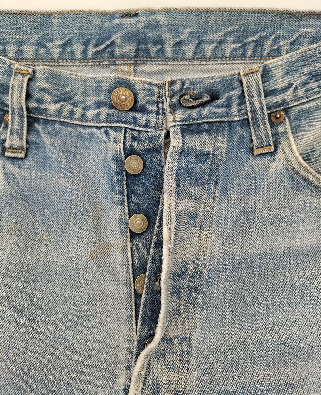 シミ汚れが有ります。
