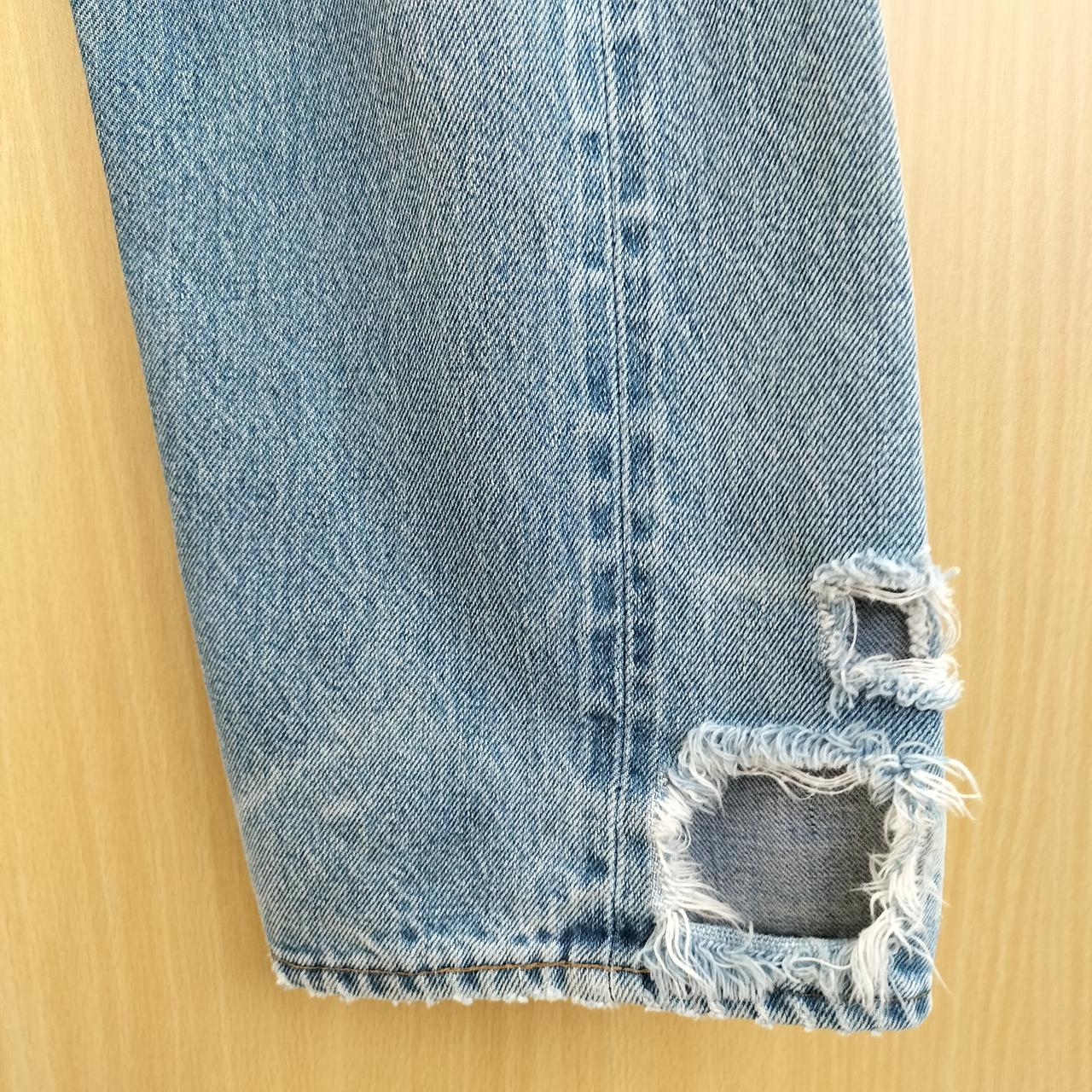穴空いてます。