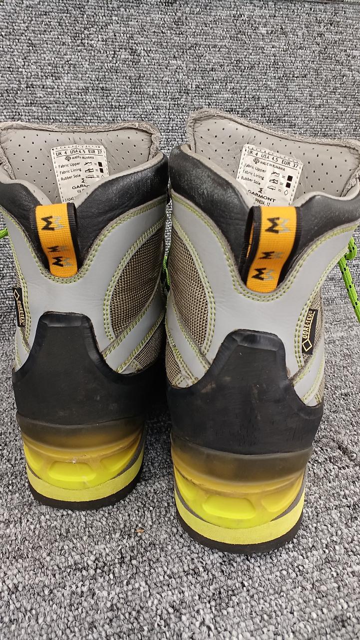 かかと辺り、スレ汚れ有ります。