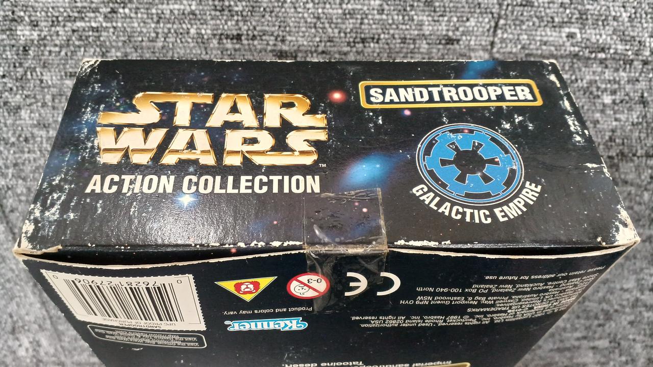 外箱ダメージあります。