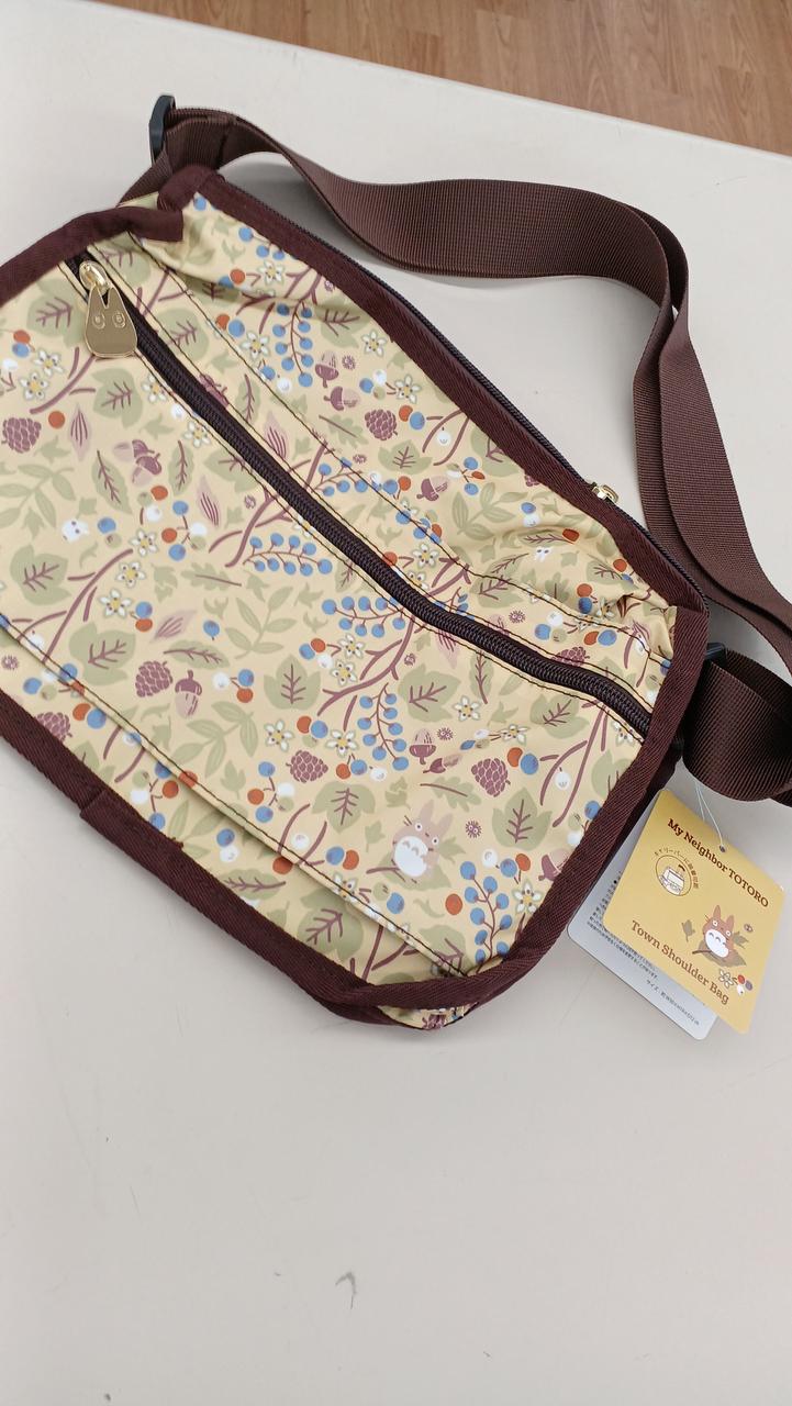 実物もう少し濃い黄色みです。