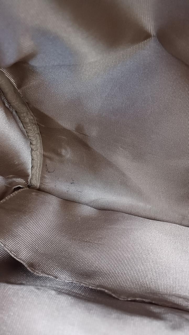 内側の底、ペン跡の様な汚れあります。