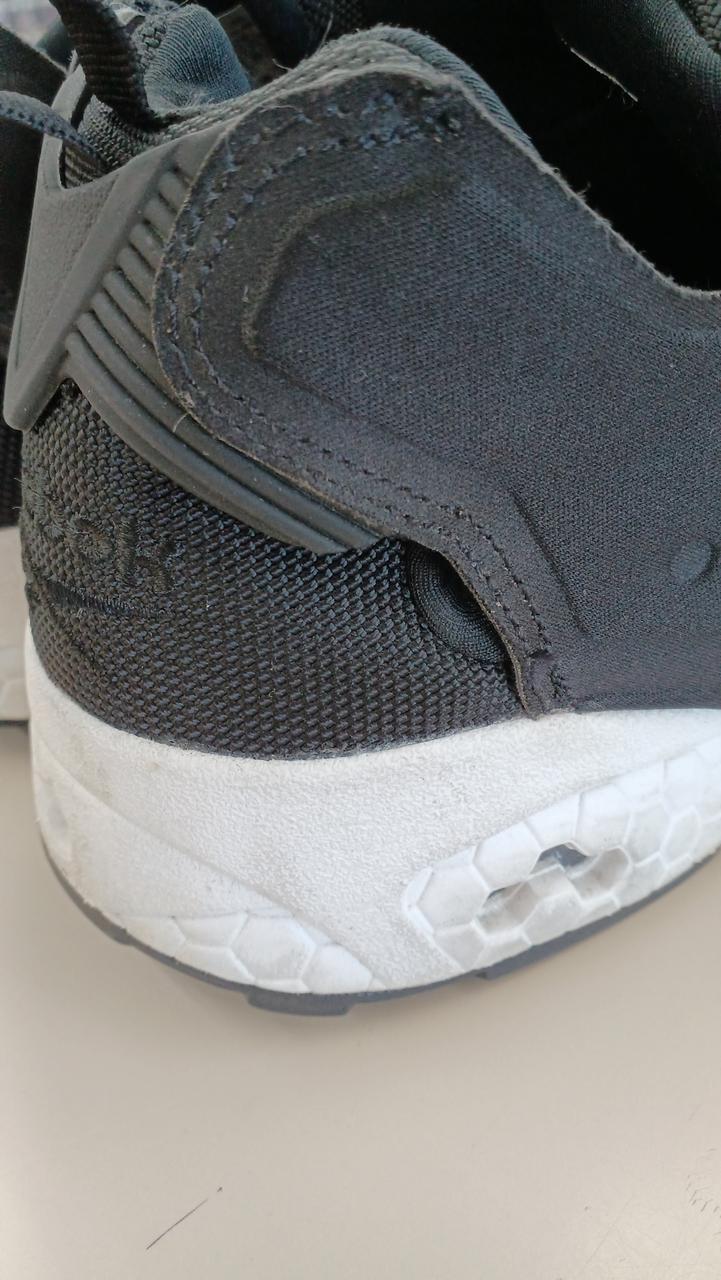 白ゴム部分に黒ずみあります。