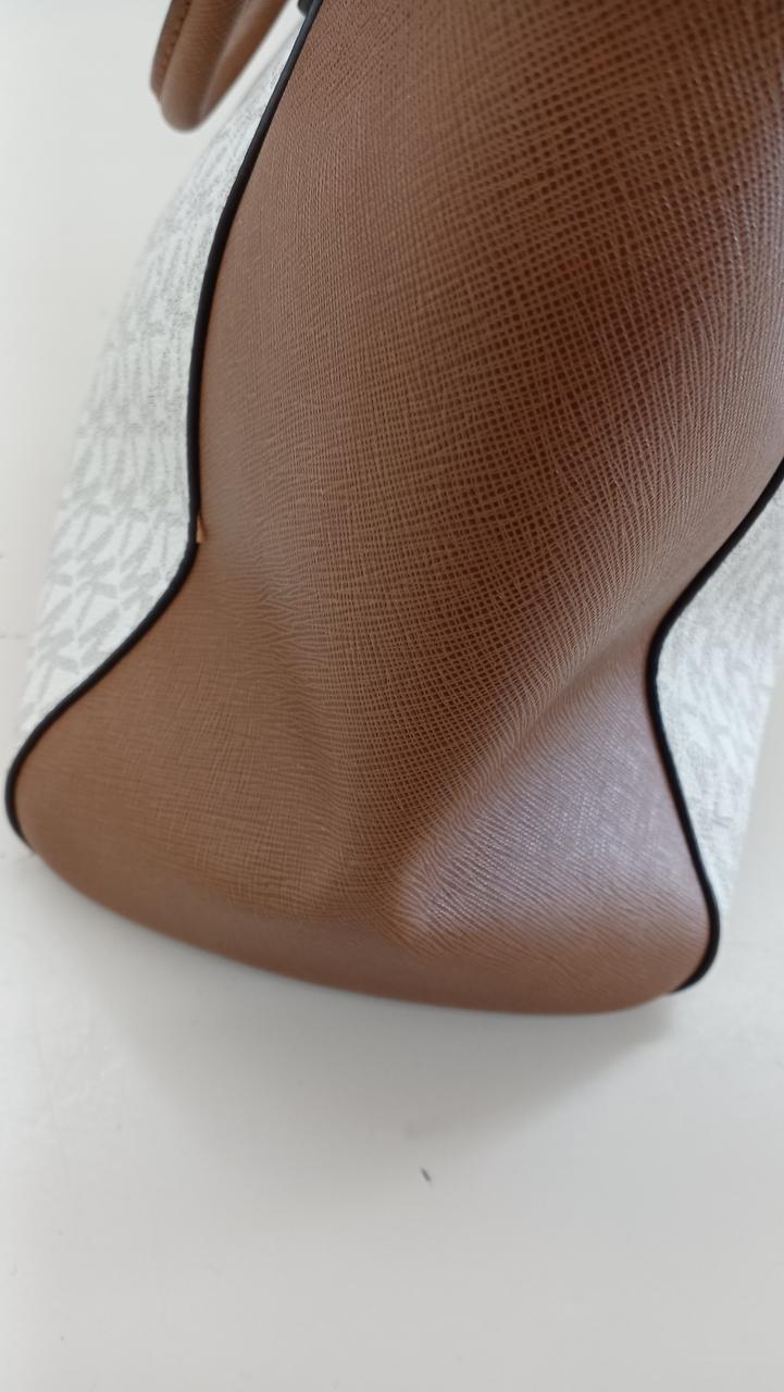 左右少し型崩れしています。