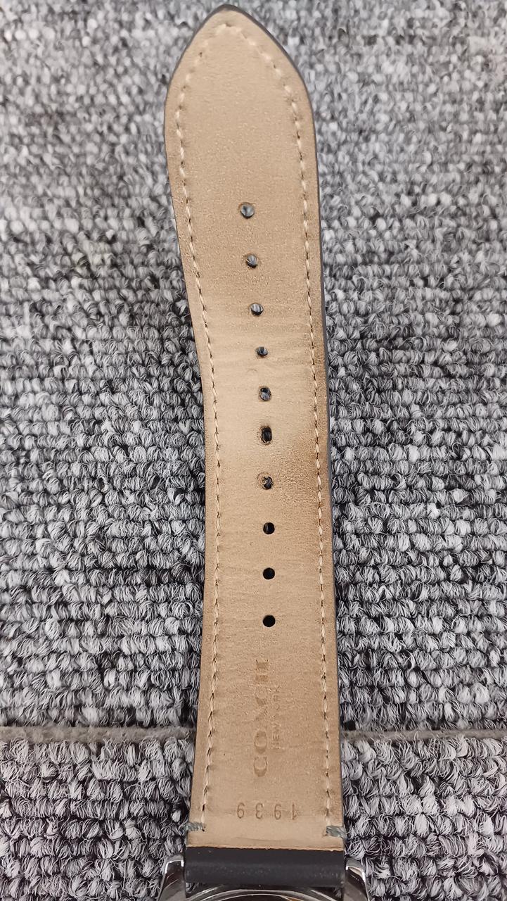 ベルト裏シミあります。