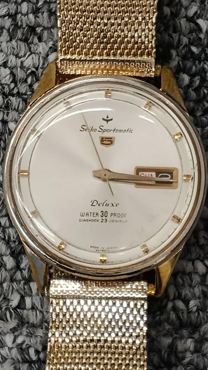 文字盤右側キズあります。