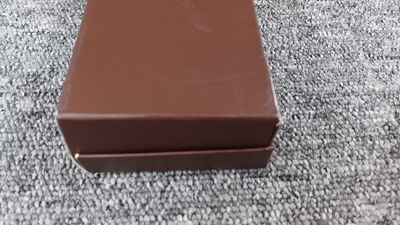 外箱ダメージあります。