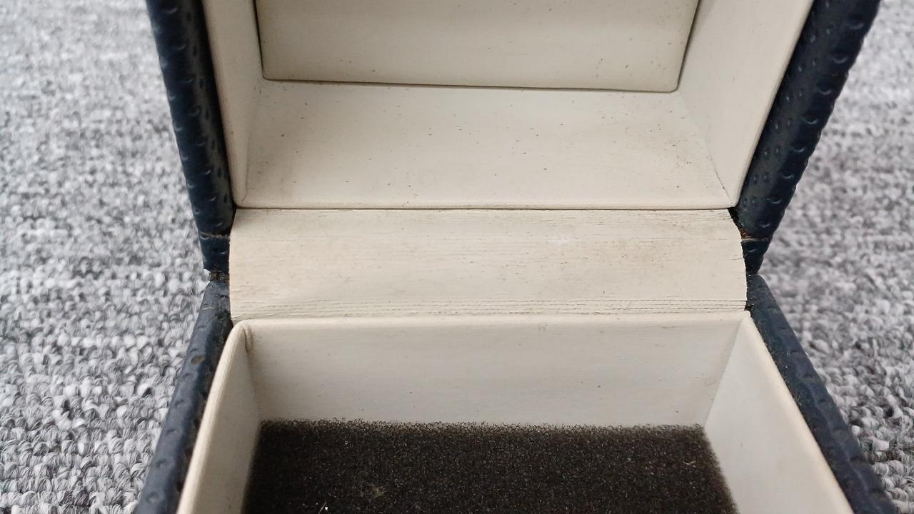 箱内側汚れています。