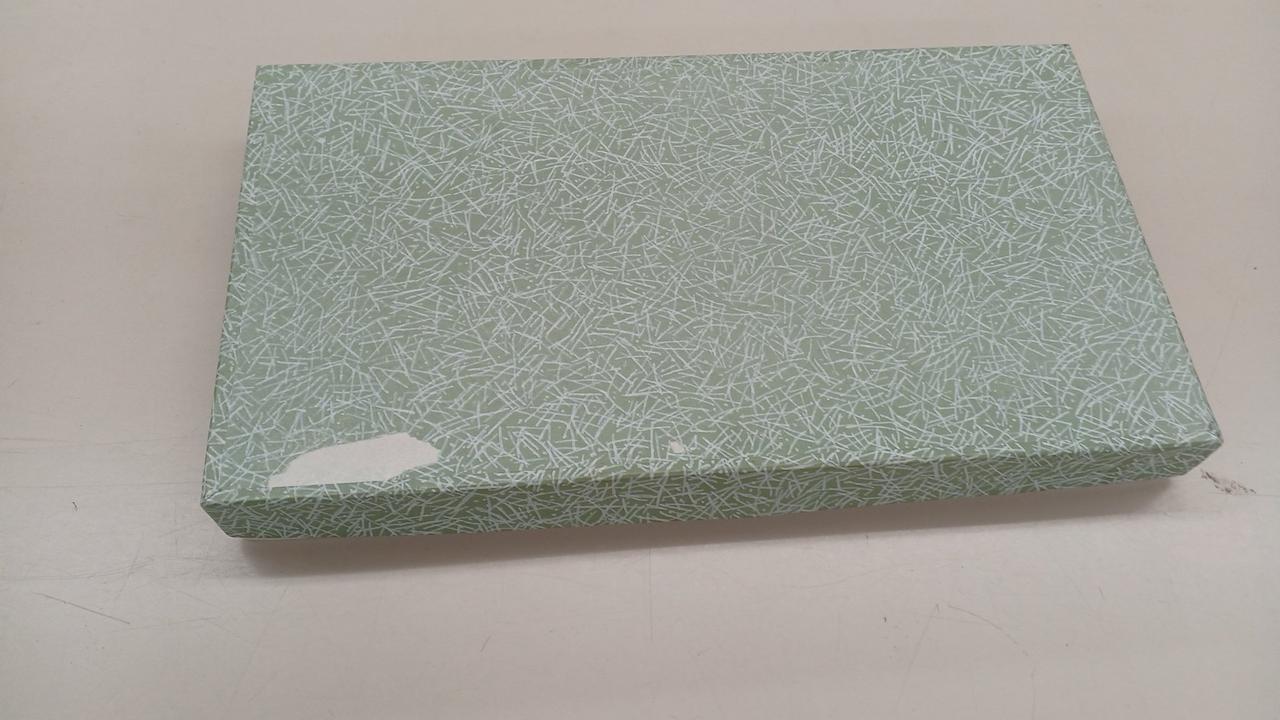 外箱に剥がれあります