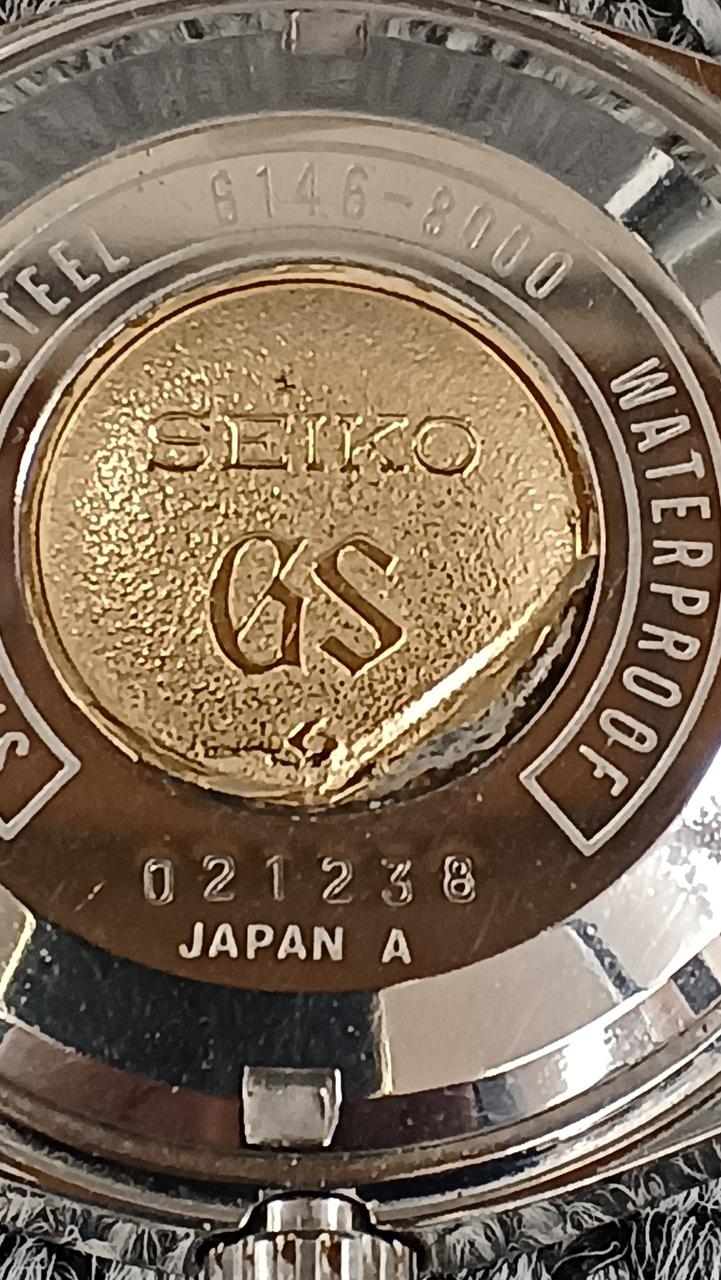 剥がれています。