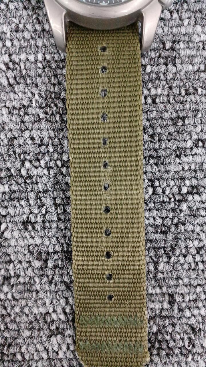 ベルト変色あります。