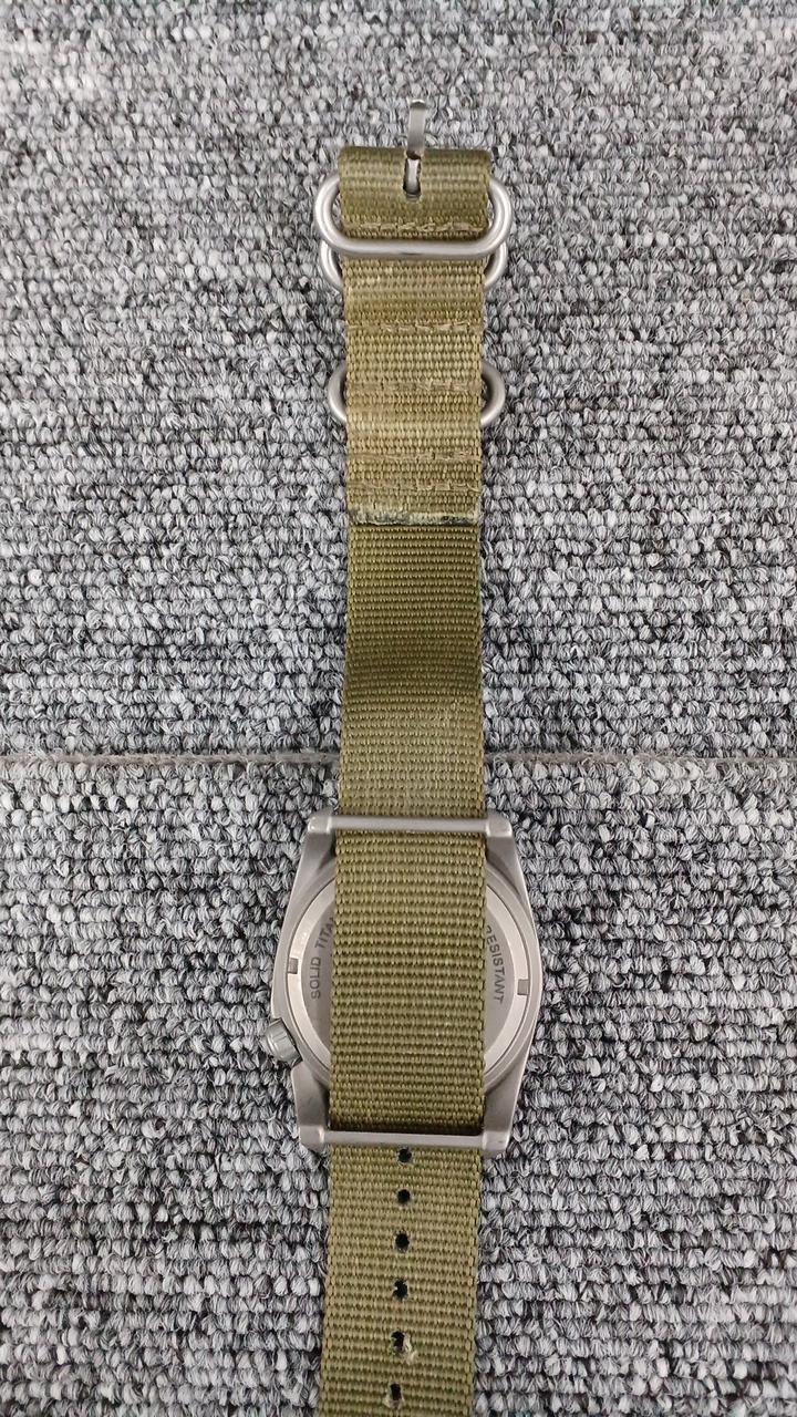 ベルト変色あります。