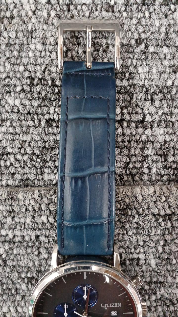 ベルト止めありません。