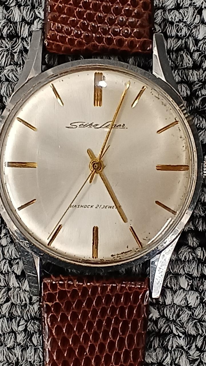 画面内、汚れあります。