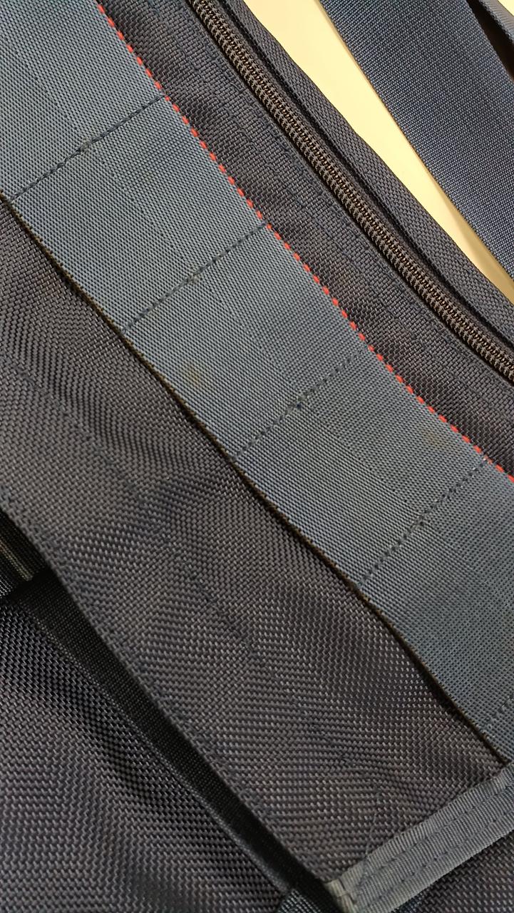 良く見ると、薄いシミあります。