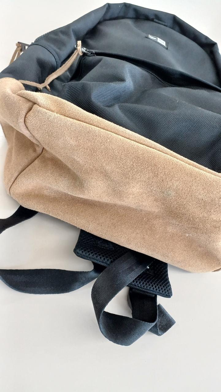 底面、スレ汚れあり。