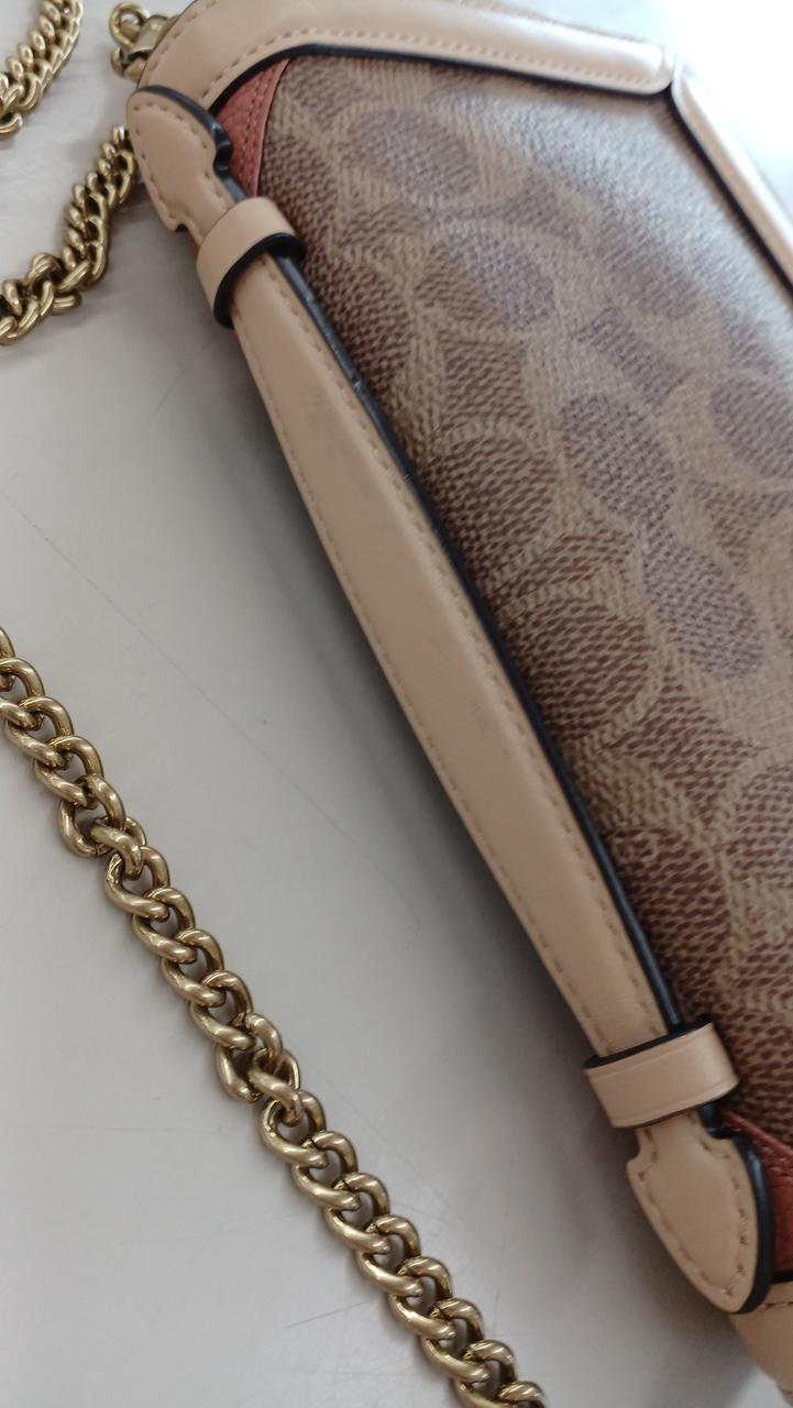 上部持ち手、少し黒ずみあり。